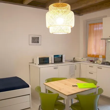 Caseospitali - Caramelli, Bilocale Per 3 In Corte In Centro Storico Apartment