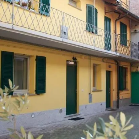 Apartment Caseospitali - Caramelli, Bilocale Per 3 In Corte In Centro Storico