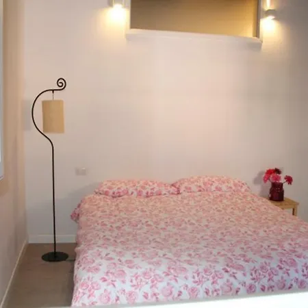 Caseospitali - Caramelli, Bilocale Per 3 In Corte In Centro Storico Apartment